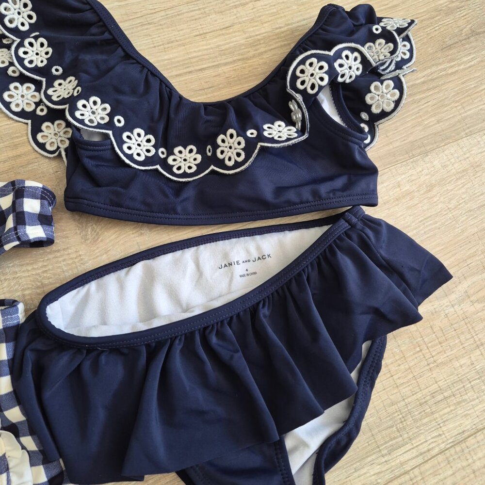 Bathing suits - Picture 4 of 4